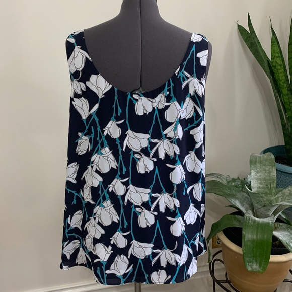 In Every Story … flowy floral tank top size 2X - Picture 4 of 5